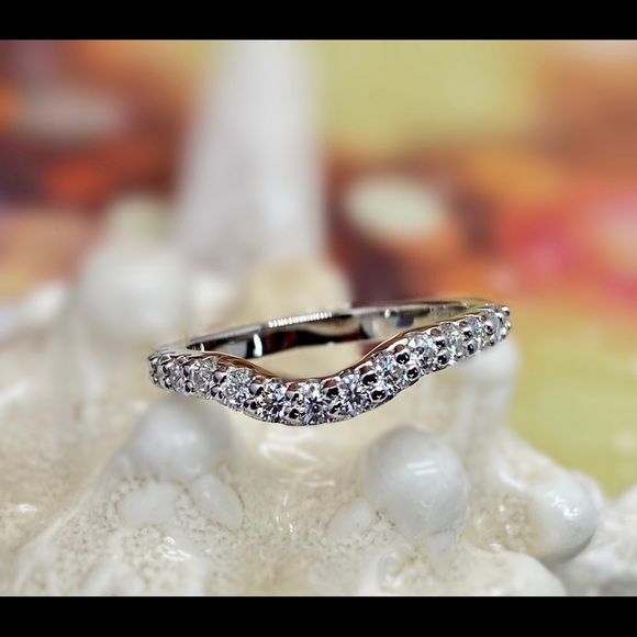 Half curved band with 2mm moissanite - Picture 7 of 9